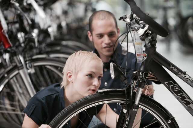 FAHRRÄDER & E-BIKES SIND FAHRBEREIT UND SOFORT ZUM MITNHEMEN