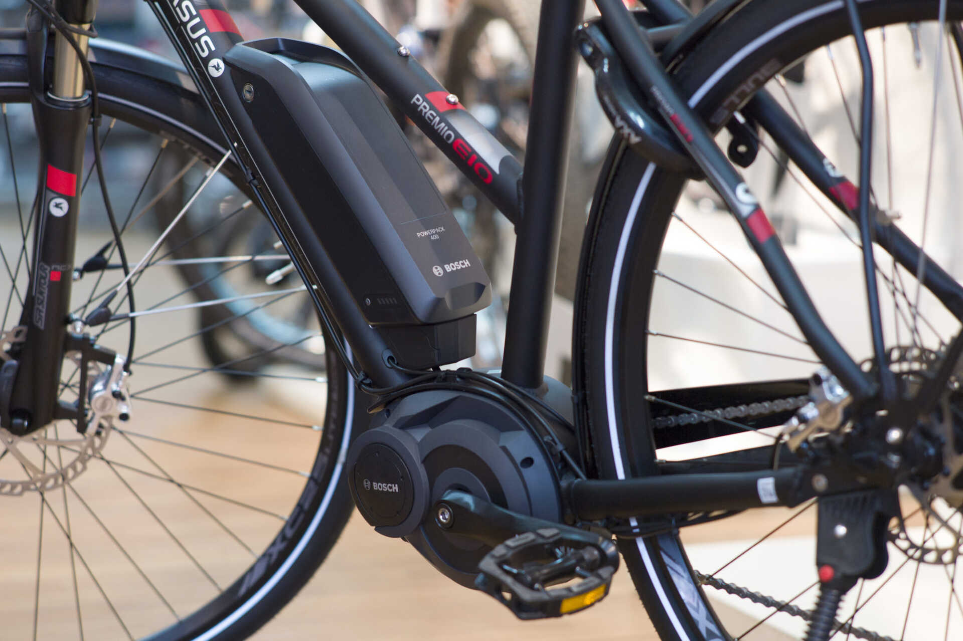 Pegasus E-Bike in Schwarz im Geschäft