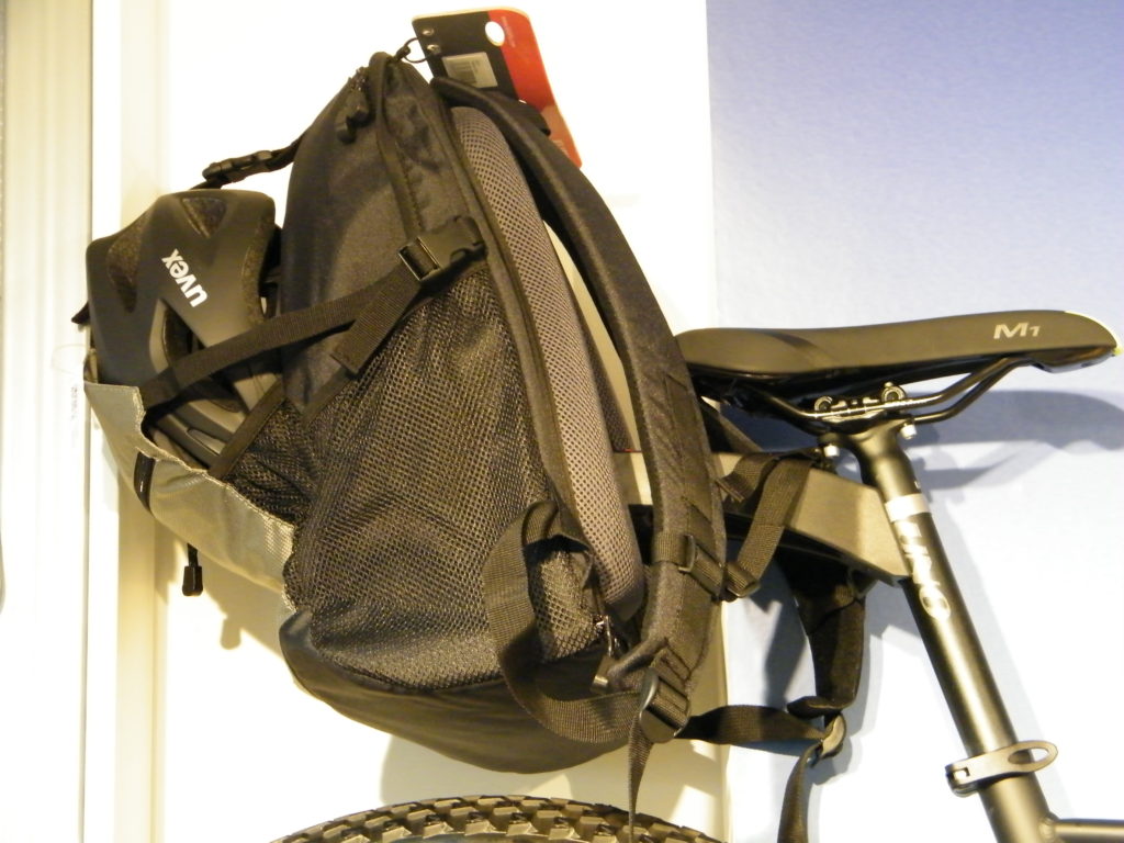 rucksack am fahrrad befestigen