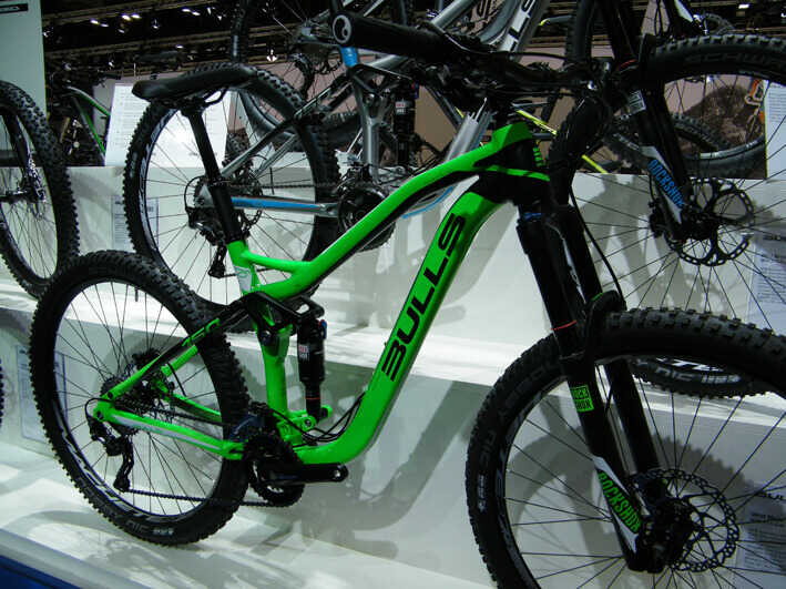 BULLS-WILD-MOJO-Neuheit-2016-All-Mountain-Fully Bulls Fully Mountainbike in Gift Grün auder der Bike Show der ZEG auf der Köln Messe