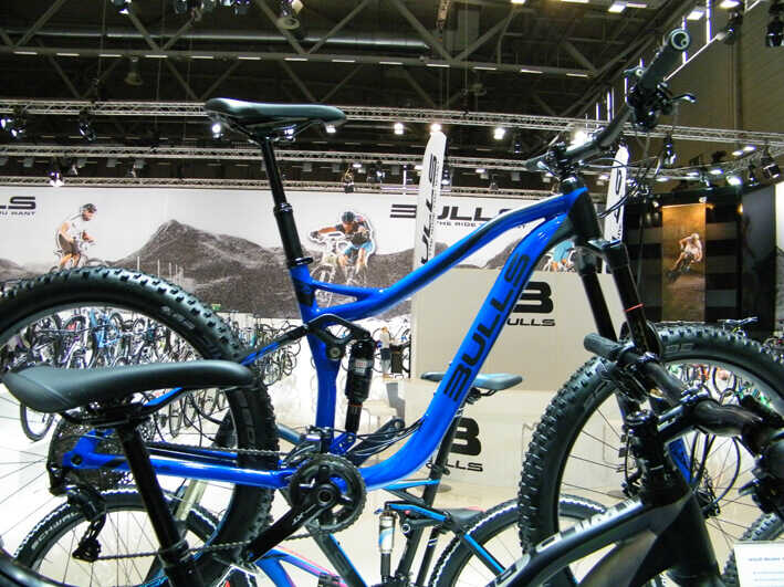 BULLS-WILD-RUSH-1-Neuheit-2016-MTB-All-Mountain Bulls Fully in Blau auf der ZEG Bike Show auf der Köln Messe