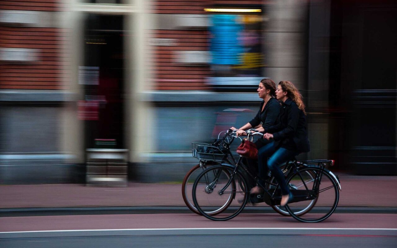 cyclists-690644_1920