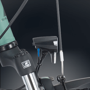 Heller LED Scheinwerfer mit 15 Lux an der Gabel montiert