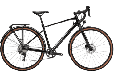 Ausgesattes Gravel Bike mit Licht und Schutzblechen