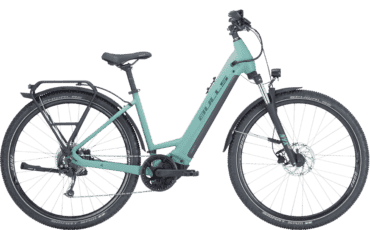 Grünes Cross E-Bike mit Bosch Motor und Straßenausstattung