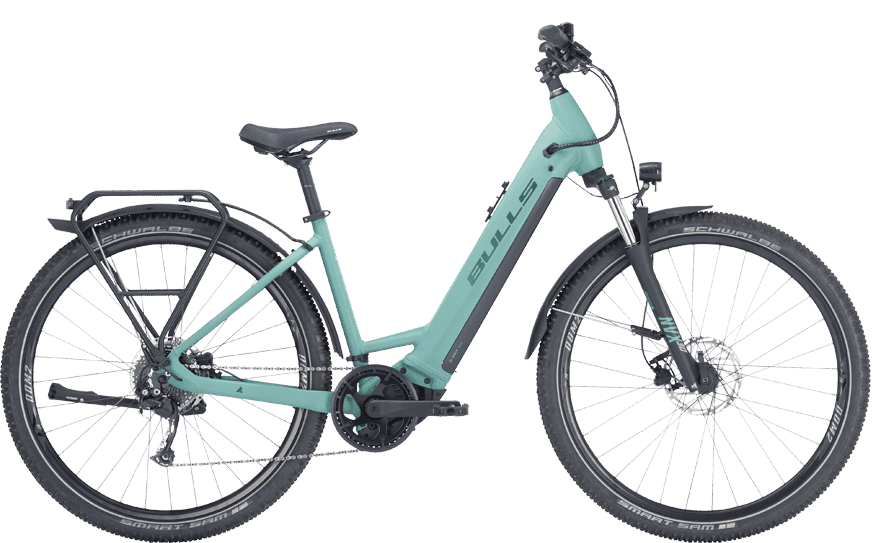 Grünes Cross E-Bike mit Bosch Motor und Straßenausstattung