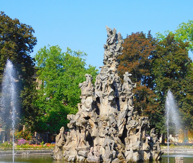 huguenot-fountain-1659546_640