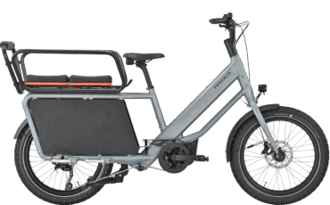 Ausgestattes Lasten Ebike mit Bosch Motor und Kindersitzbank für 2 Kinder mit Fußrasten